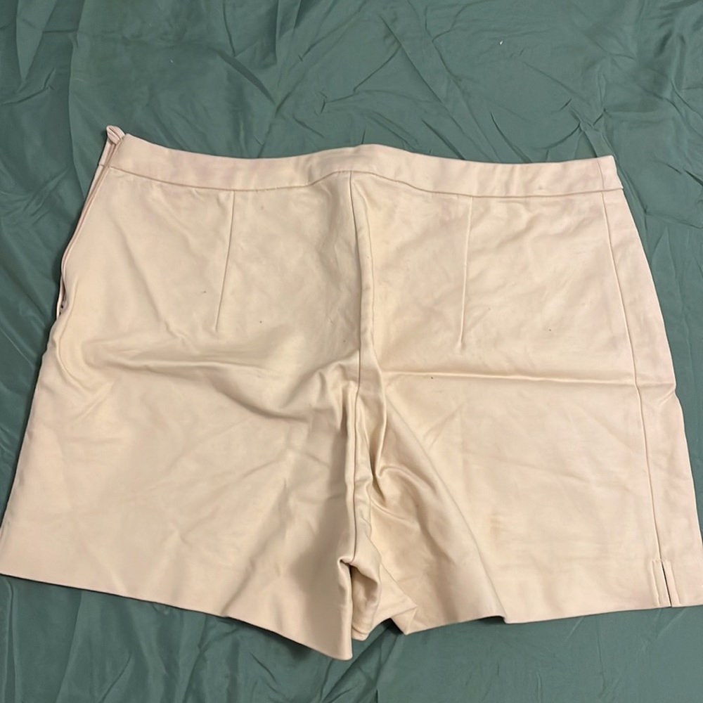 H&M Beige Shorts - Picture 3 of 3